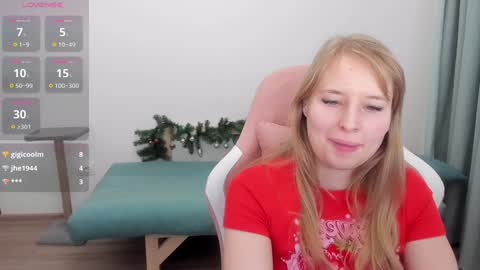 Snapshot of jessy_comely chatting on 12.20.24 Jessy online show from 12.20.24