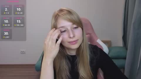 Snapshot of jessy_comely chatting on 10.24.25 Jessy online show from 10.24.25