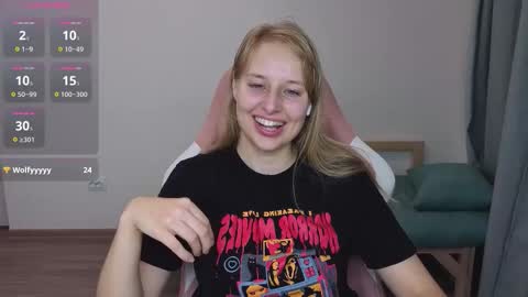 Snapshot of jessy_comely chatting on 10.25.25 Jessy online show from 10.25.25