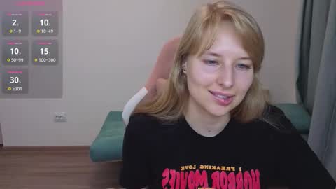 Snapshot of jessy_comely chatting on 10.26.25 Jessy online show from 10.26.25