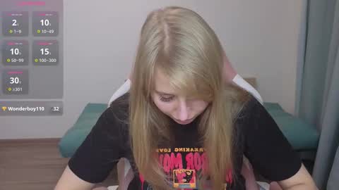 Snapshot of jessy_comely chatting on 11.13.25 Jessy online show from 11.13.25