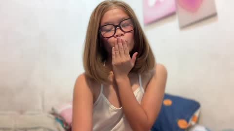 Snapshot of jessy_fox888 chatting on 05.23.26 Jessy online show from 05.23.26