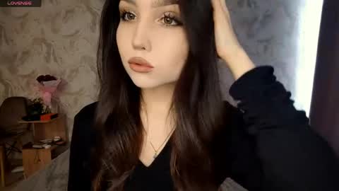 I am Gina ntmu Lets hit 10 Thumbs Up together online show from 05.03.26