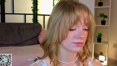 Snapshot of jewellhogan chatting on 03.05.26 Gwen online show from 03.05.26