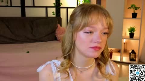 Snapshot of jewellhogan chatting on 03.08.26 Gwen online show from 03.08.26