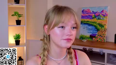 Snapshot of jewellhogan chatting on 03.19.26 Gwen online show from 03.19.26