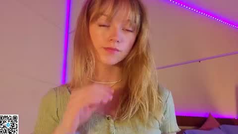 Snapshot of jewellhogan chatting on 07.04.26 Gwen online show from 07.04.26
