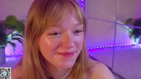Snapshot of jewellhogan chatting on 07.05.26 Gwen online show from 07.05.26