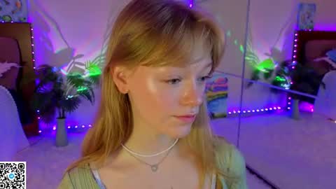 Snapshot of jewellhogan chatting on 07.08.26 Gwen online show from 07.08.26