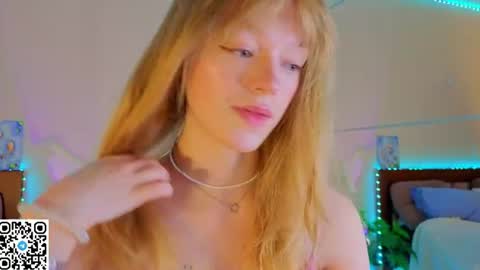 Snapshot of jewellhogan chatting on 07.14.26 Gwen online show from 07.14.26