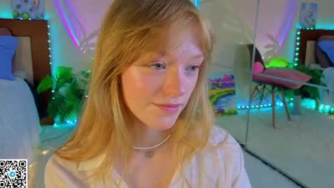 Snapshot of jewellhogan chatting on 07.19.26 Gwen online show from 07.19.26