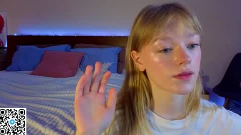 Snapshot of jewellhogan chatting on 08.01.26 Gwen online show from 08.01.26