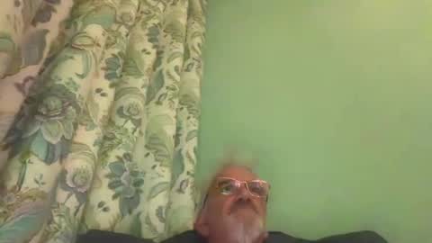 Snapshot of jewlronny chatting on 01.08.25 jewlronny online show from 01.08.25