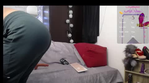 Snapshot of jezabel_purple chatting on 01.21.25 Camila online show from 01.21.25