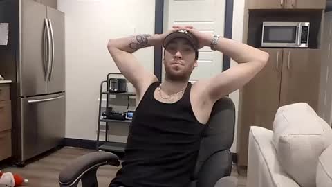 Snapshot of jf12334 chatting on 12.22.25 NedeledeN online show from 12.22.25