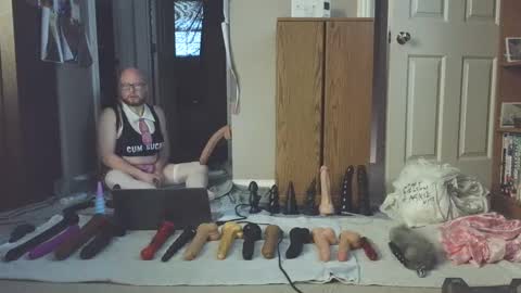 Snapshot of jghosty69 chatting on 01.28.25 Nasty Cumslut online show from 01.28.25