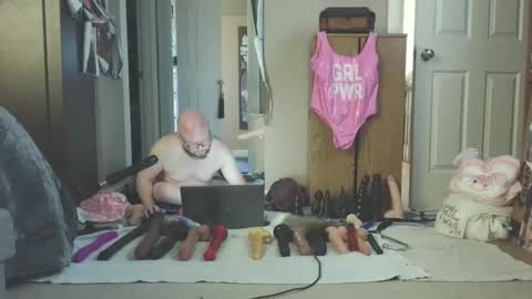 Snapshot of jghosty69 chatting on 03.10.25 Nasty Cumslut online show from 03.10.25