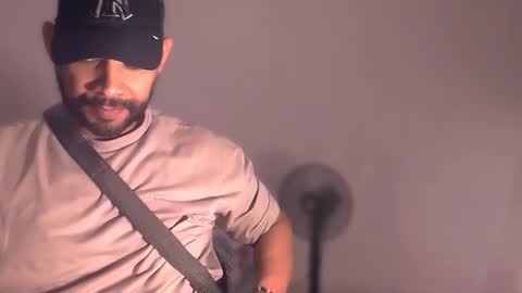 Snapshot of jho173027 chatting on 11.15.25 En moreno online show from 11.15.25