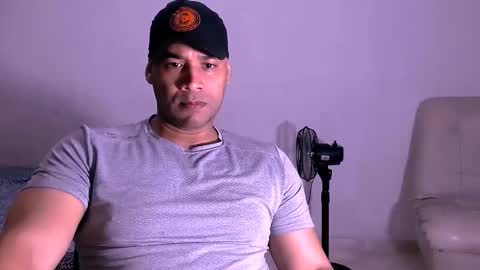 Snapshot of jho173027 chatting on 11.30.25 En moreno online show from 11.30.25