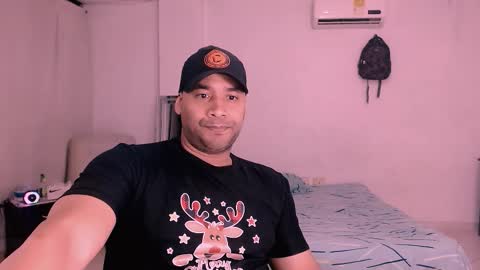 Snapshot of jho173027 chatting on 12.04.25 En moreno online show from 12.04.25