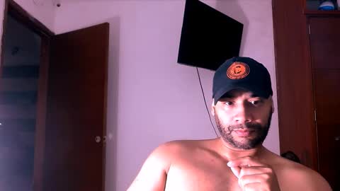 Snapshot of jho173027 chatting on 12.14.25 En moreno online show from 12.14.25