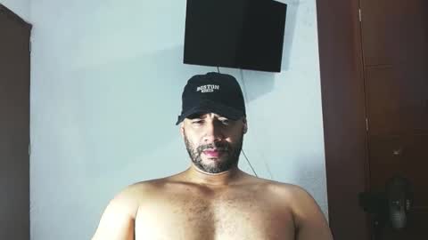 Snapshot of jho173027 chatting on 12.16.25 En moreno online show from 12.16.25