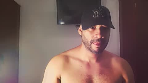 Snapshot of jho173027 chatting on 12.17.25 En moreno online show from 12.17.25