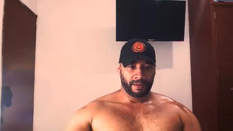 Snapshot of jho173027 chatting on 12.18.25 En moreno online show from 12.18.25