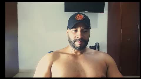 Snapshot of jho173027 chatting on 12.19.25 En moreno online show from 12.19.25