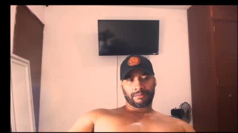 Snapshot of jho173027 chatting on 12.20.25 En moreno online show from 12.20.25