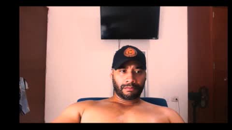 Snapshot of jho173027 chatting on 12.21.25 En moreno online show from 12.21.25