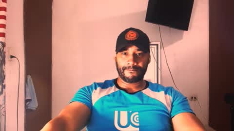 Snapshot of jho173027 chatting on 12.21.25 En moreno online show from 12.21.25