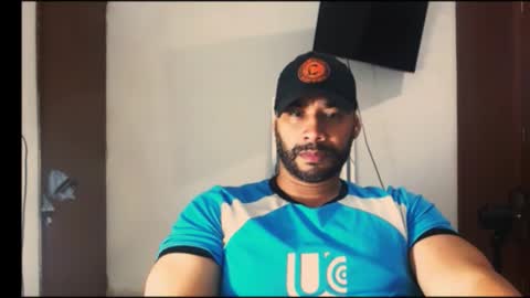 Snapshot of jho173027 chatting on 12.22.25 En moreno online show from 12.22.25