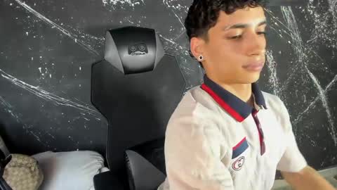 Snapshot of jhoanleandro chatting on 05.15.26 jhoanleandro online show from 05.15.26