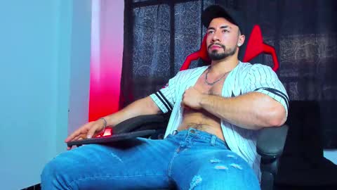 Snapshot of jhojansthetics chatting on 12.13.25 Jhojan Strong online show from 12.13.25