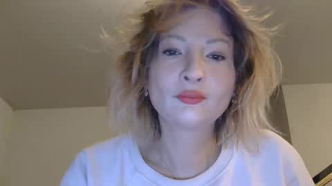 Snapshot of jhopeftw chatting on 01.16.26 Anya online show from 01.16.26