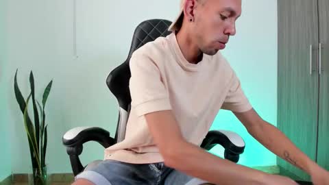 Snapshot of jhors_silv chatting on 10.05.25 Jhors online show from 10.05.25