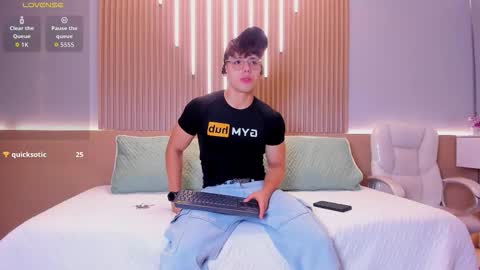 jhoumod_21 online show from 10.17.25