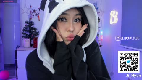 Snapshot of ji_hyun chatting on 01.08.25 Ji online show from 01.08.25