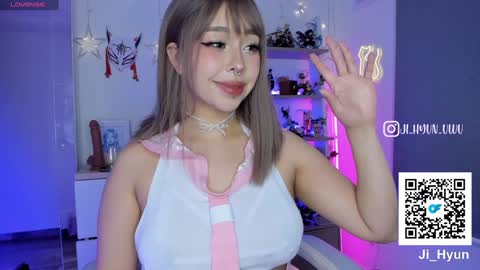 Snapshot of ji_hyun chatting on 02.02.25 Ji online show from 02.02.25