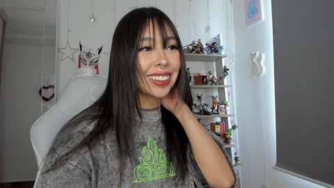 Snapshot of ji_hyun chatting on 02.04.25 Ji online show from 02.04.25