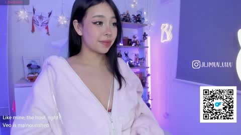 Snapshot of ji_hyun chatting on 02.28.25 Ji online show from 02.28.25