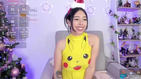 Snapshot of ji_hyun chatting on 12.13.25 Ji online show from 12.13.25