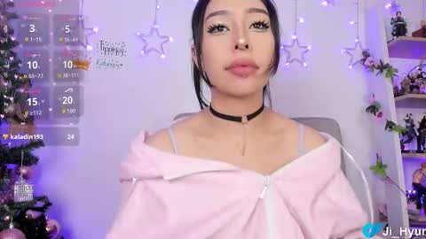 Snapshot of ji_hyun chatting on 12.15.25 Ji online show from 12.15.25