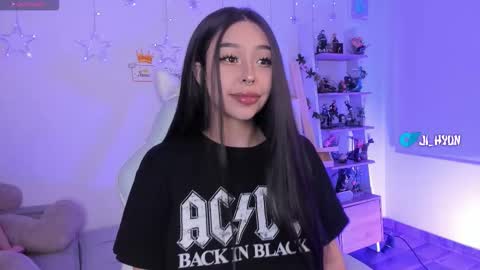 Snapshot of ji_hyun chatting on 02.23.26 Ji online show from 02.23.26