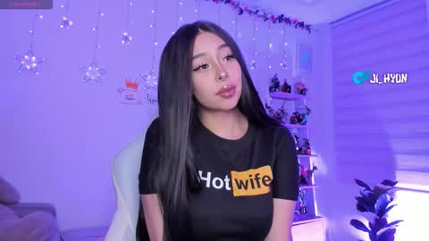 Snapshot of ji_hyun chatting on 03.19.26 Ji online show from 03.19.26