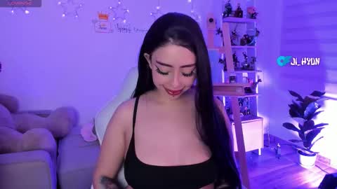 Snapshot of ji_hyun chatting on 03.25.26 Ji online show from 03.25.26