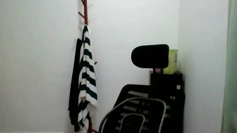 Snapshot of jiachi13 chatting on 11.04.25 Alex online show from 11.04.25