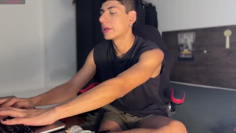 Snapshot of jim_dancer chatting on 12.24.24 jim_dancer online show from 12.24.24