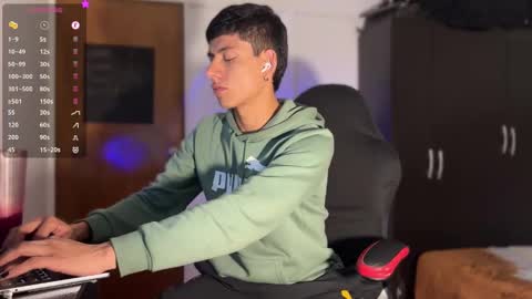 Snapshot of jim_dancer chatting on 02.14.25 jim_dancer online show from 02.14.25